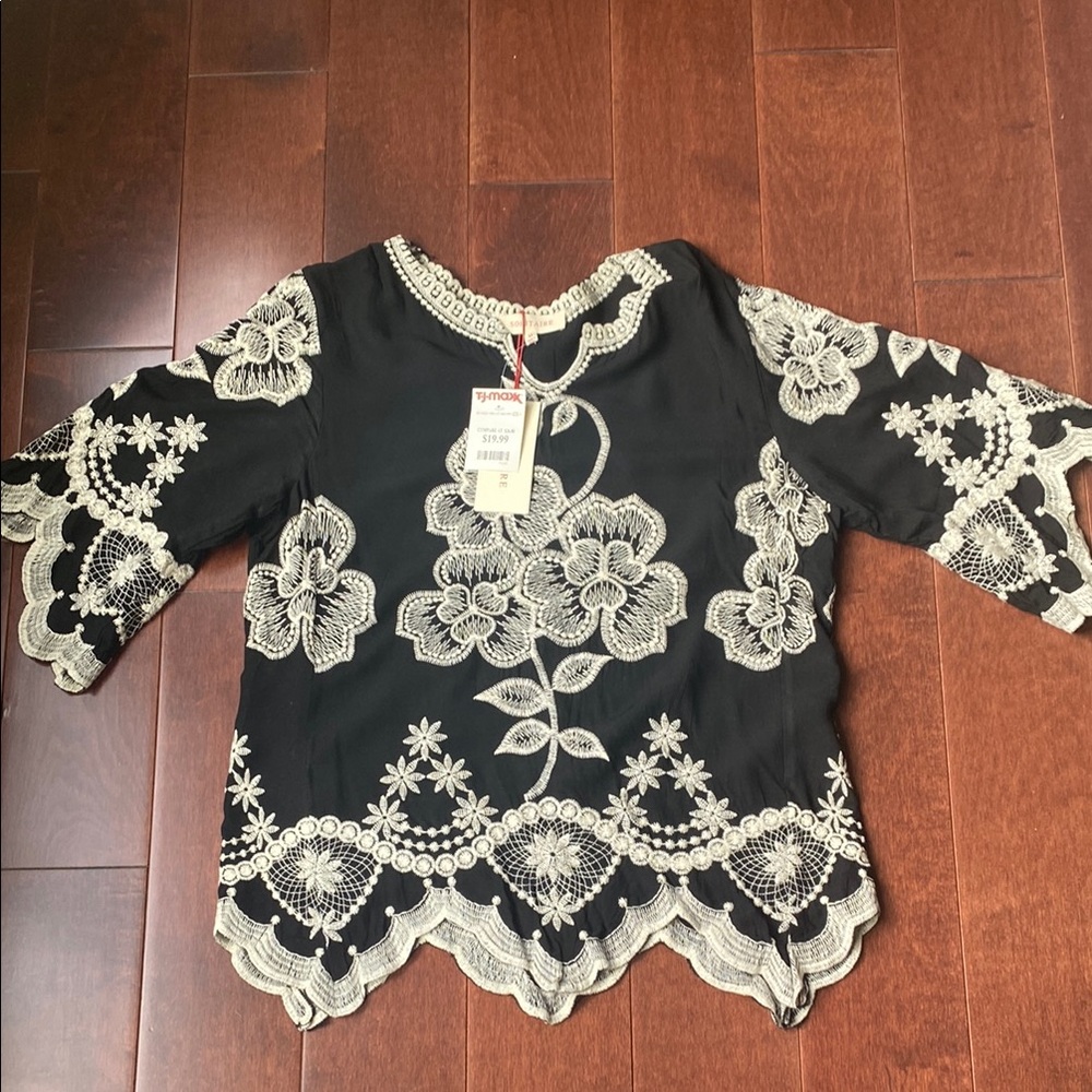 Solitaire Black and Cream Floral Blouse